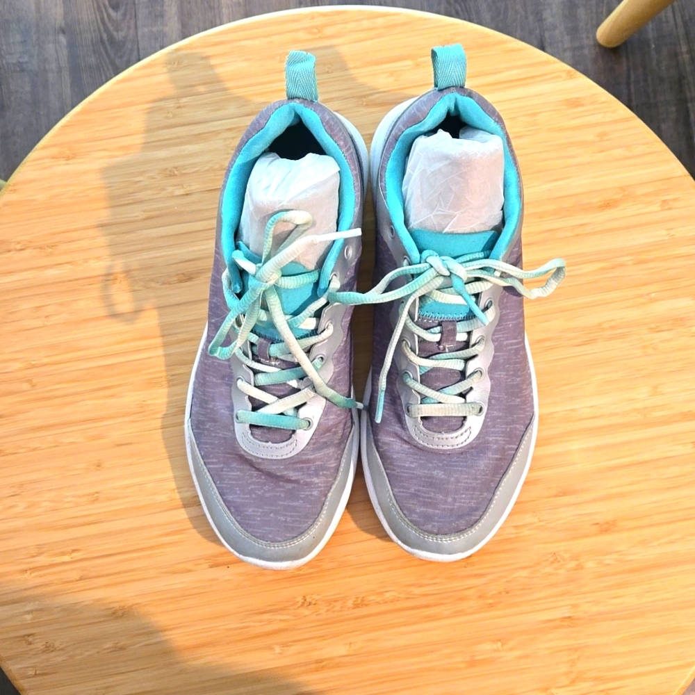 Vionic tennis shoes